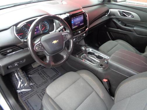 Silver 2020 Chevrolet Traverse LT Cloth
