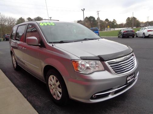 2016 Chrysler Town & Country Touring
