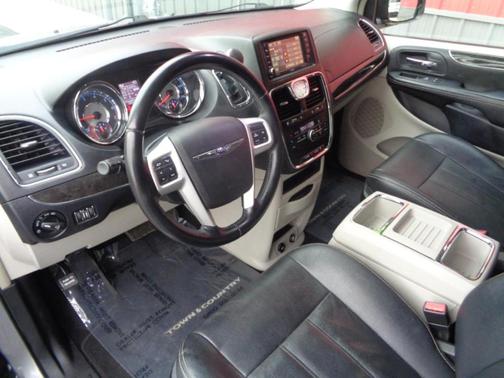 2016 Chrysler Town & Country Touring