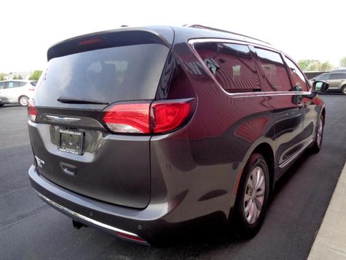 2018 Chrysler Pacifica Touring-L Plus