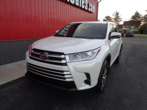 White 2019 Toyota Highlander LE