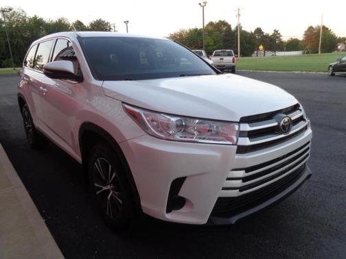 White 2019 Toyota Highlander LE