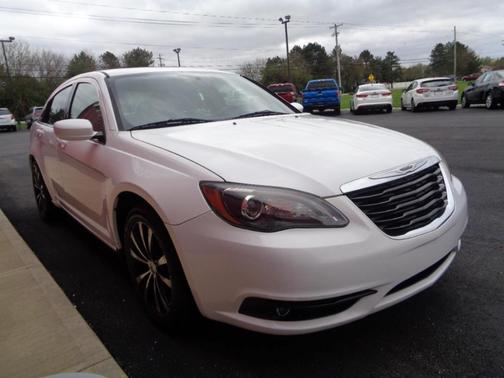 White 2011 Chrysler 200 S
