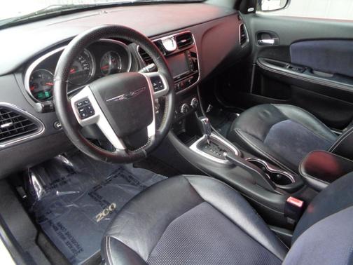 White 2011 Chrysler 200 S