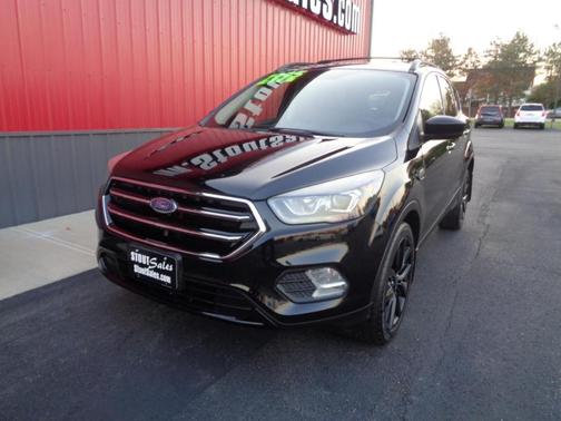 Black 2017 Ford Escape SE