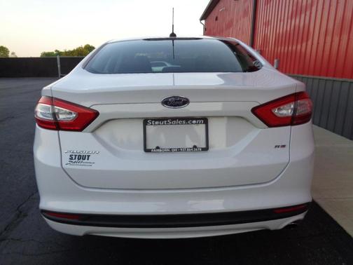 White 2014 Ford Fusion SE