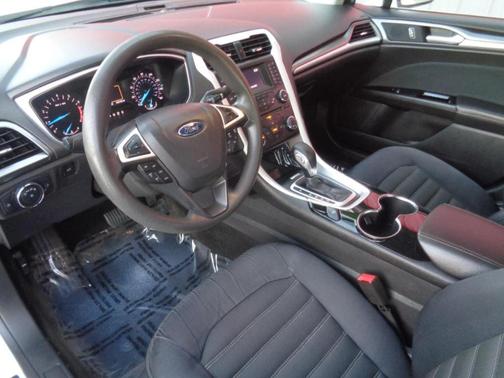 White 2014 Ford Fusion SE