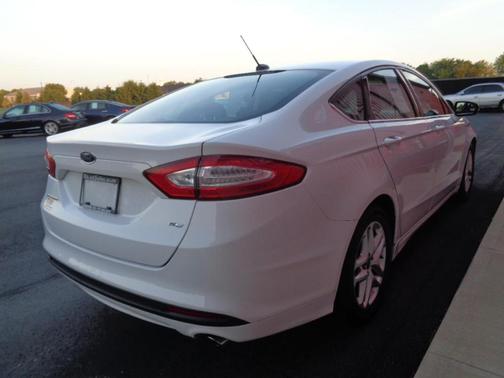 White 2014 Ford Fusion SE
