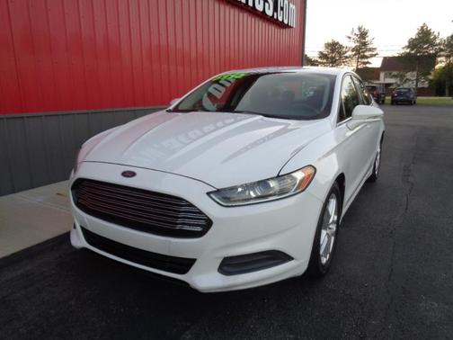 White 2014 Ford Fusion SE