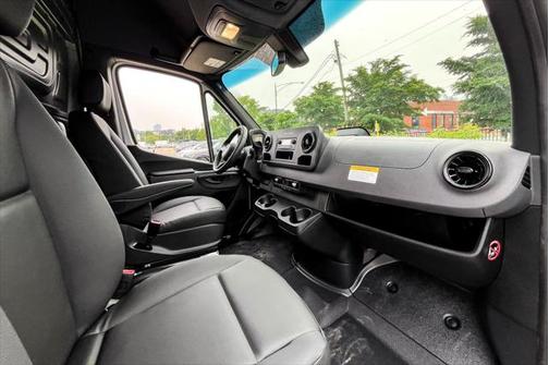 2025 Mercedes-Benz Sprinter 2500 Standard Roof