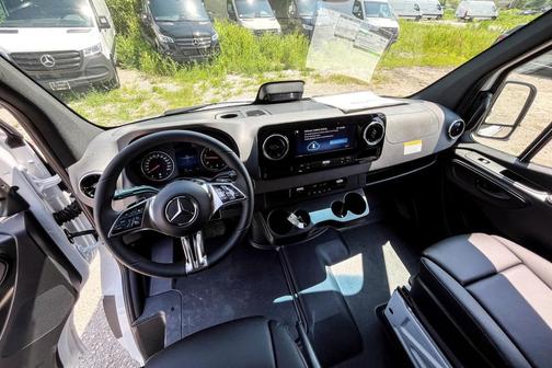 2025 Mercedes-Benz Sprinter 2500 Standard Roof