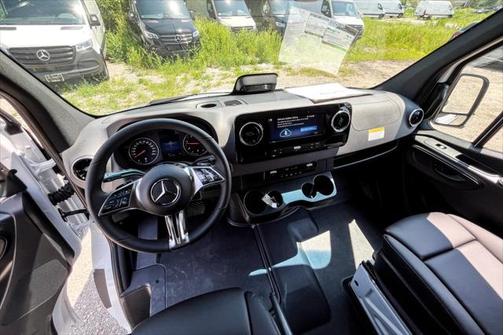 2025 Mercedes-Benz Sprinter 2500 Standard Roof