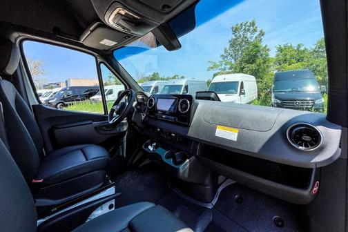 2025 Mercedes-Benz Sprinter 2500 Standard Roof