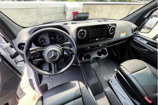 2025 Mercedes-Benz Sprinter 2500 Standard Roof