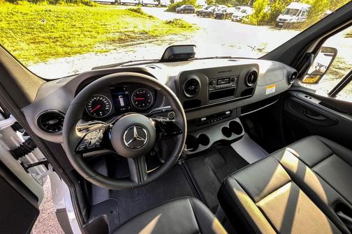 2025 Mercedes-Benz Sprinter 2500 Standard Roof
