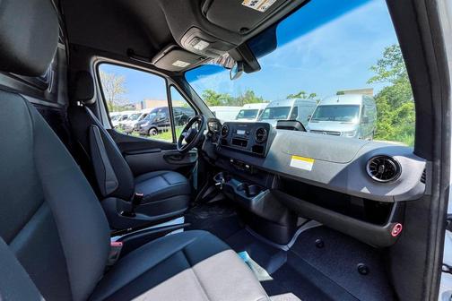 2025 Mercedes-Benz Sprinter 2500 Standard Roof