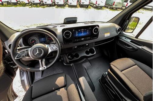 2025 Mercedes-Benz Sprinter 2500 Standard Roof