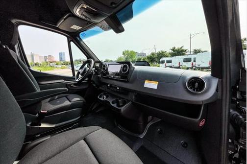 2025 Mercedes-Benz Sprinter 2500 Standard Roof