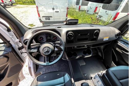 2025 Mercedes-Benz Sprinter 2500 Standard Roof