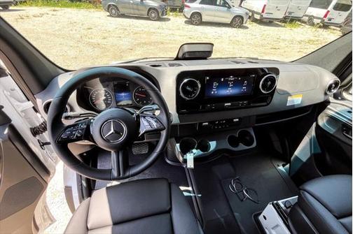 2025 Mercedes-Benz Sprinter 2500 Standard Roof