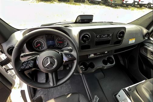 2025 Mercedes-Benz Sprinter 2500 Standard Roof