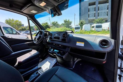 2025 Mercedes-Benz Sprinter 2500 Standard Roof