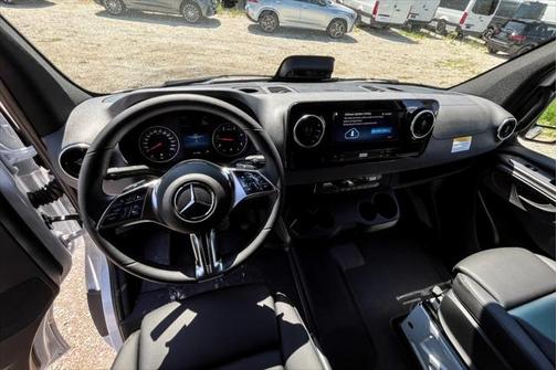 2025 Mercedes-Benz Sprinter 2500 Standard Roof