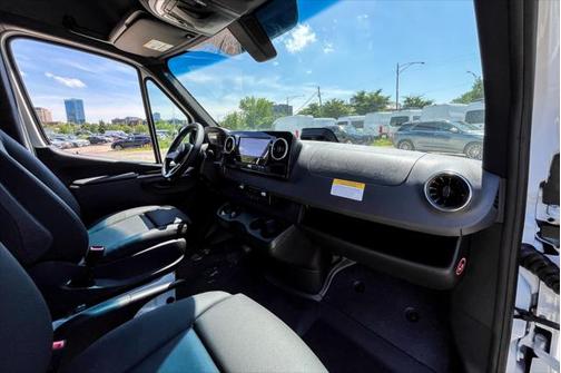 2025 Mercedes-Benz Sprinter 2500 Standard Roof