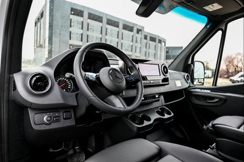 2025 Mercedes-Benz Sprinter 2500 Standard Roof