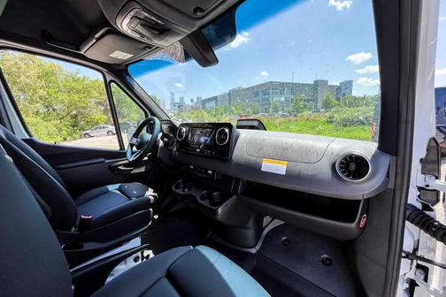 2025 Mercedes-Benz Sprinter 2500 Standard Roof