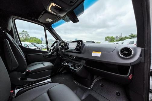 2025 Mercedes-Benz Sprinter 2500 Standard Roof
