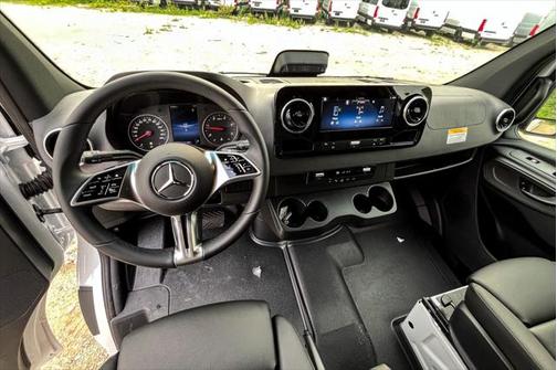 2025 Mercedes-Benz Sprinter 2500 Standard Roof
