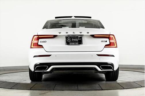 2022 Volvo S60 T5 R-Design
