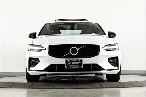 2022 Volvo S60 T5 R-Design