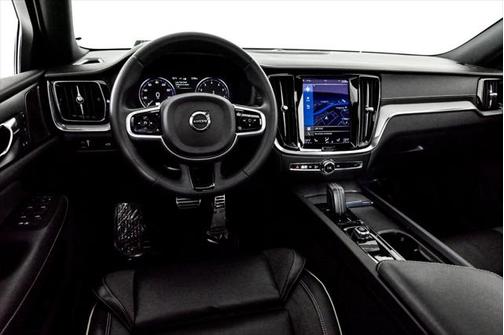 2022 Volvo S60 T5 R-Design