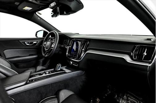 2022 Volvo S60 T5 R-Design