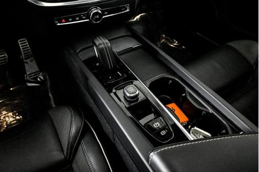 2022 Volvo S60 T5 R-Design