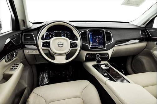 2019 Volvo XC90 T6 Momentum
