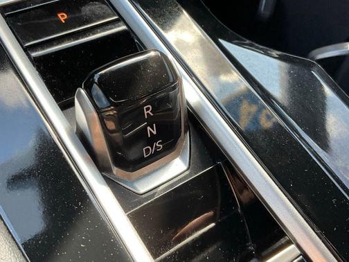 2024 Volkswagen Atlas Cross Sport 2.0T SE w/Technology 4MOTION