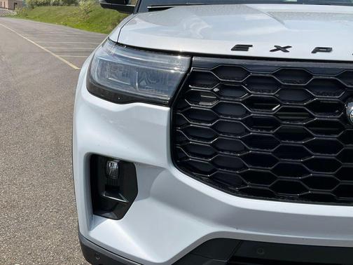 Space White Metallic 2026 Ford Explorer ST-Line