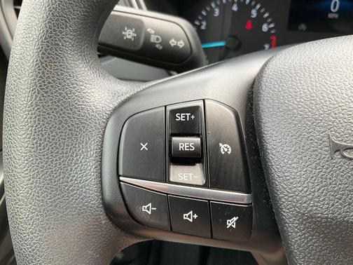Oxford White 2022 Ford Escape SE