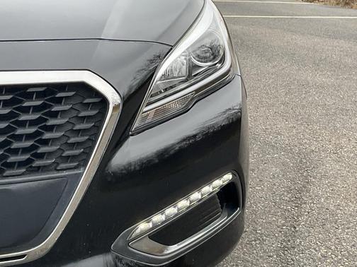 2016 Hyundai SONATA Hybrid SE