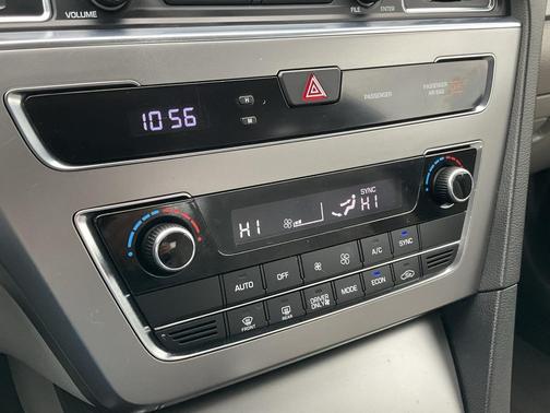 2016 Hyundai SONATA Hybrid SE