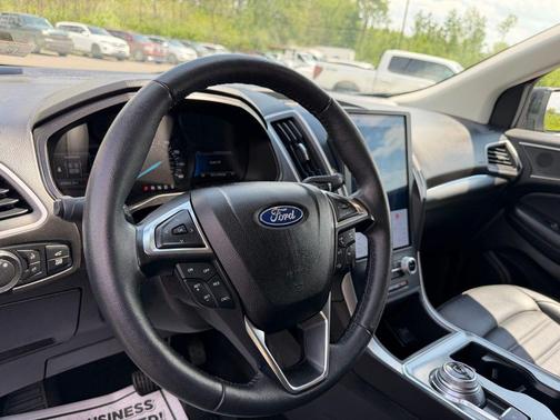 Forged Green Metallic 2022 Ford Edge SEL