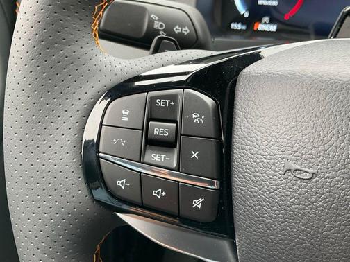 Space White Metallic 2026 Ford Explorer Tremor