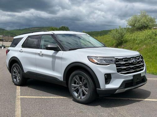 Space White Metallic 2026 Ford Explorer Active