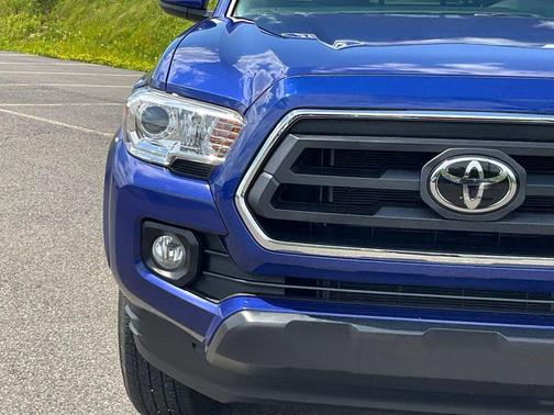 Blue Crush Metallic 2022 Toyota Tacoma SR5