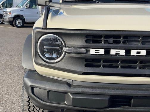 Desert Sand 2025 Ford Bronco Base