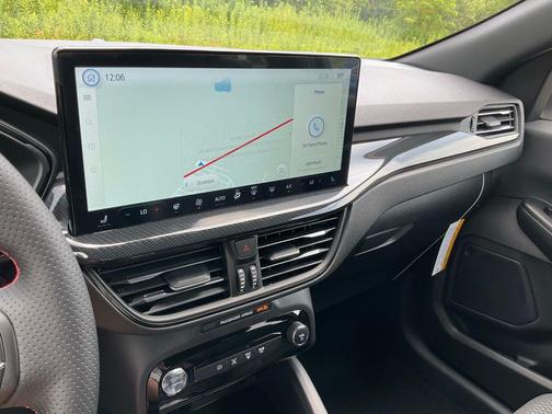 Star White Metallic Tri-Coat 2025 Ford Escape ST-Line