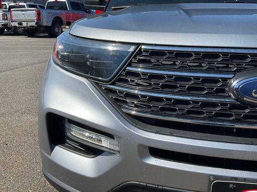 Iconic Silver Metallic 2022 Ford Explorer XLT